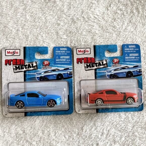 2 Maisto Fresh Metal Die Cast Toy Cars Ford Mustang GT Boss 302 Blue Red 2010 - Picture 10 of 10